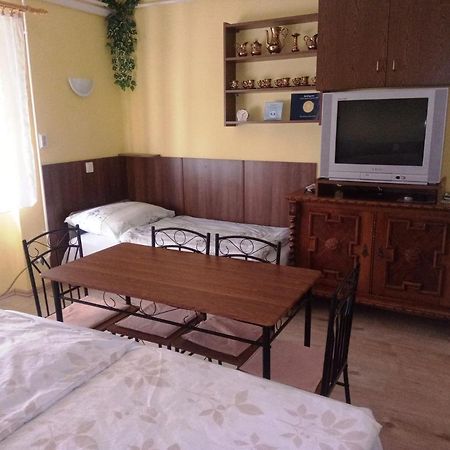 Szivarvany Apartman Gyula Extérieur photo