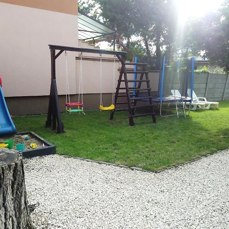 Szivarvany Apartman Gyula Extérieur photo